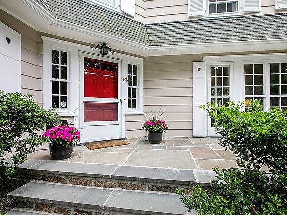 4th image of 14 Brook Ln
