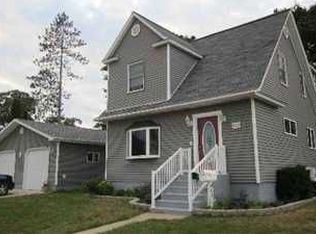 604 Michigan Ave, Gladstone, MI 49837