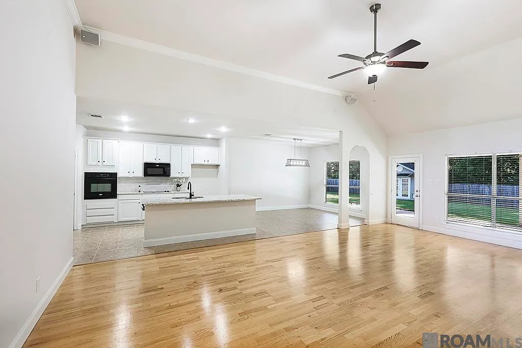 4 bed, 2538 sqft, $2,400 — Photo 4