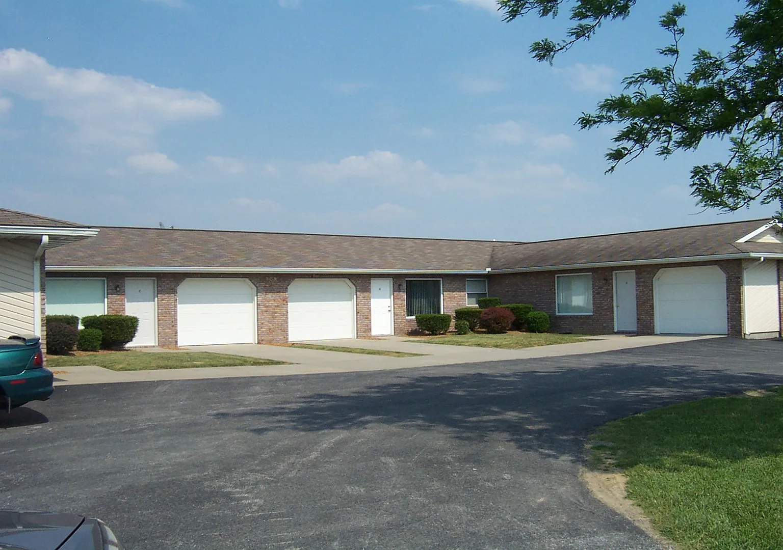 703 Skyline Drive — Photo 1