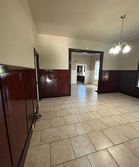 121 W Rose St — Photo 2