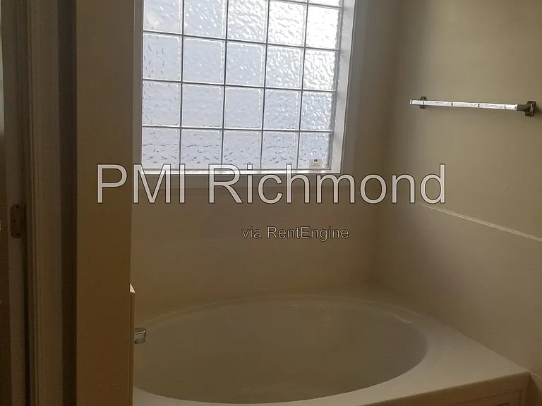 14636 Sailboat Cir — Photo 13