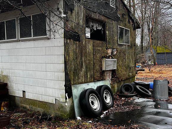 4th image of 3245 Lois Ln