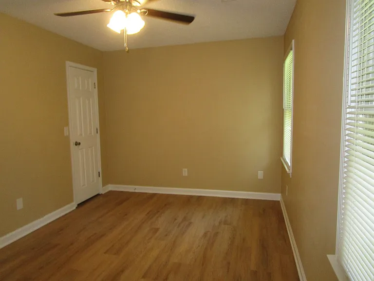 1320 Race Track Rd — Photo 8