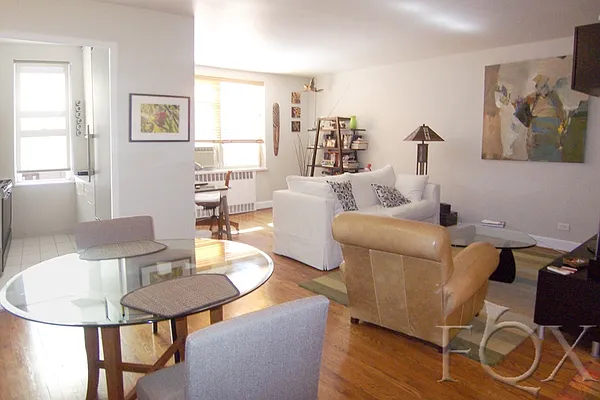 Rented by Fox Residential Group | media 8