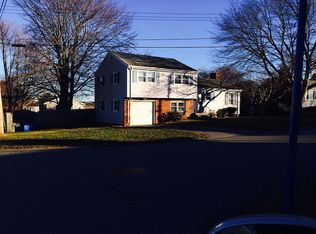 77 Everett St, Middletown, RI 02842