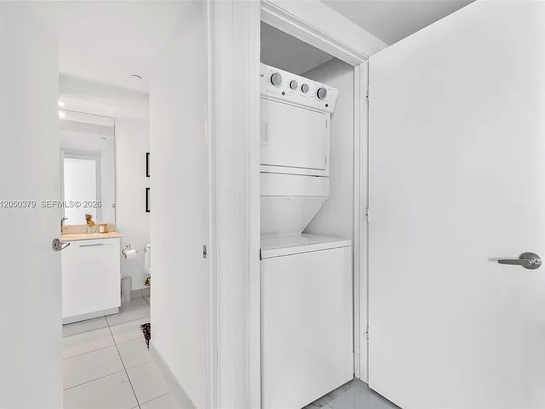 55 SE 6th St #3807 — Photo 11