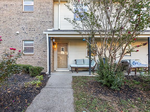 2nd image of 1801 Brockton Pl