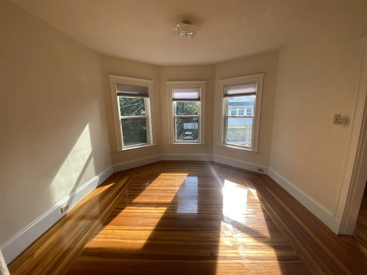 Building Photo - 44 Wilson Ave #2