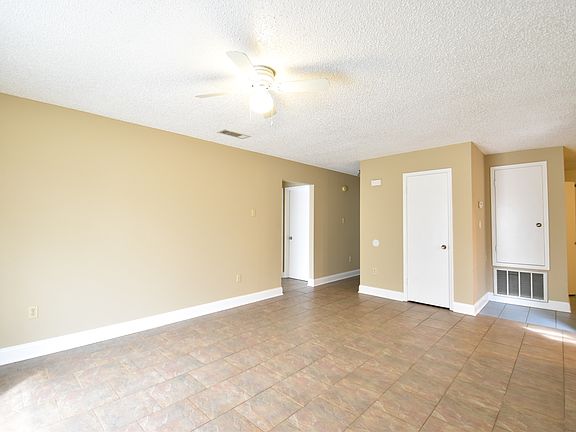 3rd image of 1504 Grant Dr