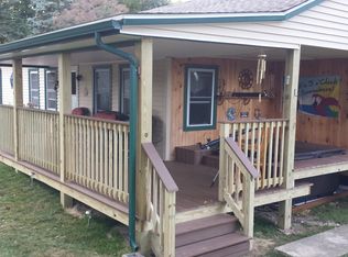 98 Putnam Rd, Pomfret Center, CT 06259