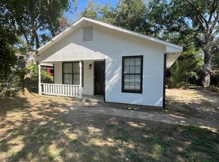 611 E Willingham St, Cleburne, TX 76031