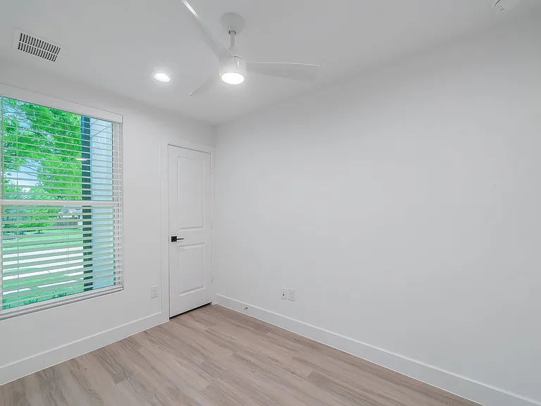 806 Kingswood Ave — Photo 10
