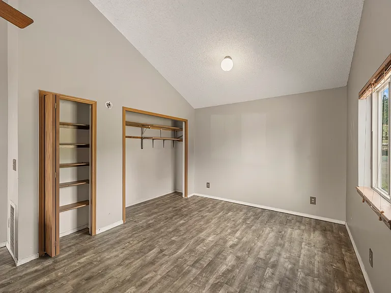 291 E Lake Ave — Photo 13