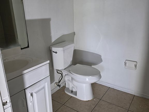 3rd image of 4202 Spitfire Ave