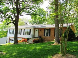 3217 Woodview Rd, Roanoke, VA 24018