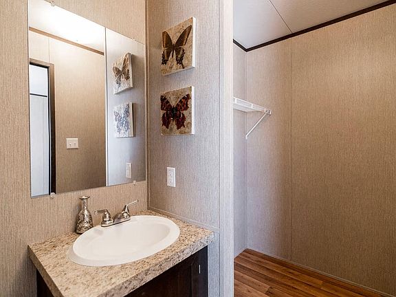 3rd image of 7 Shirlon Cir