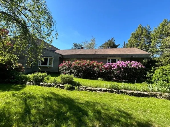 20 Lakeshore Dr, Westwood, MA 02090