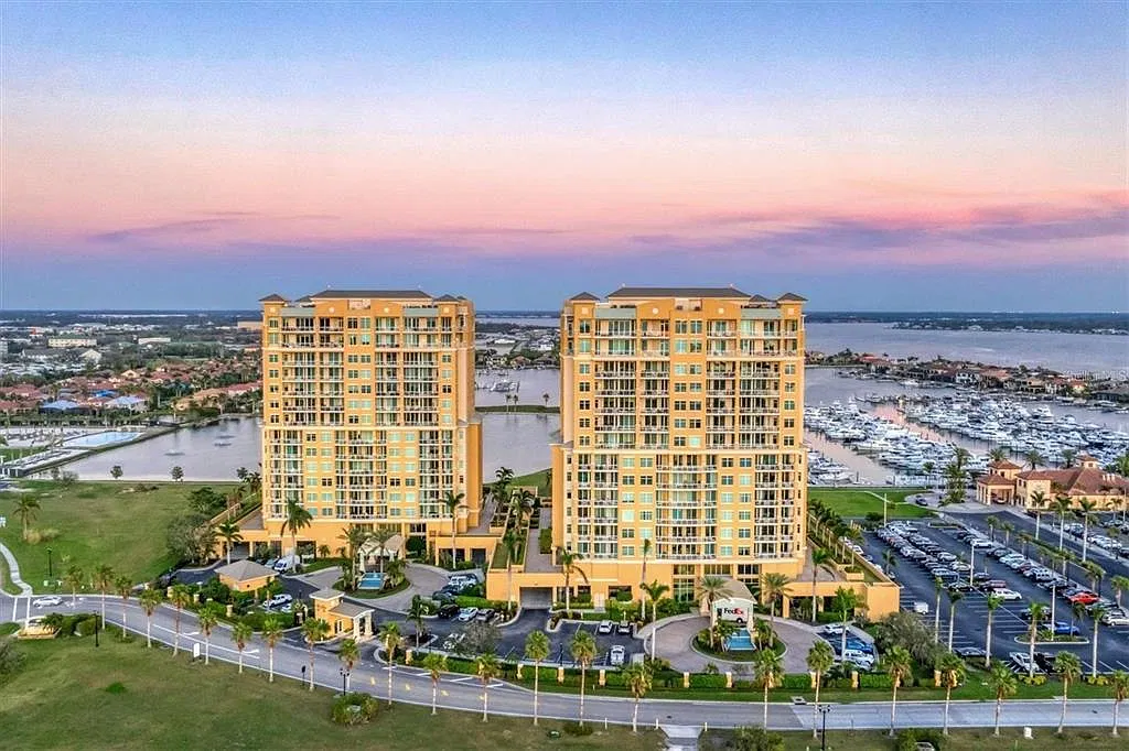 2 bed, 2.0 bath, 1750 sqft, $3,200 — Photo 1