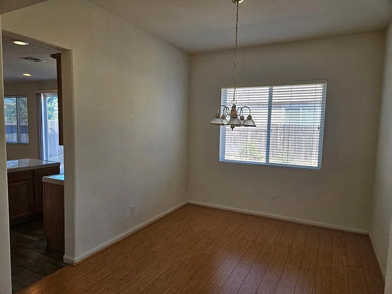 624 Aiello St — Photo 9