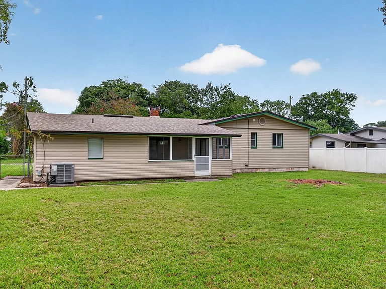 2618 Arlex Dr E — Photo 32