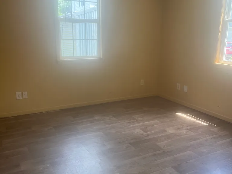 323 Edgefield Ave — Photo 10