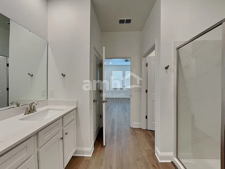 16381 Aubergine Aly — Photo 12