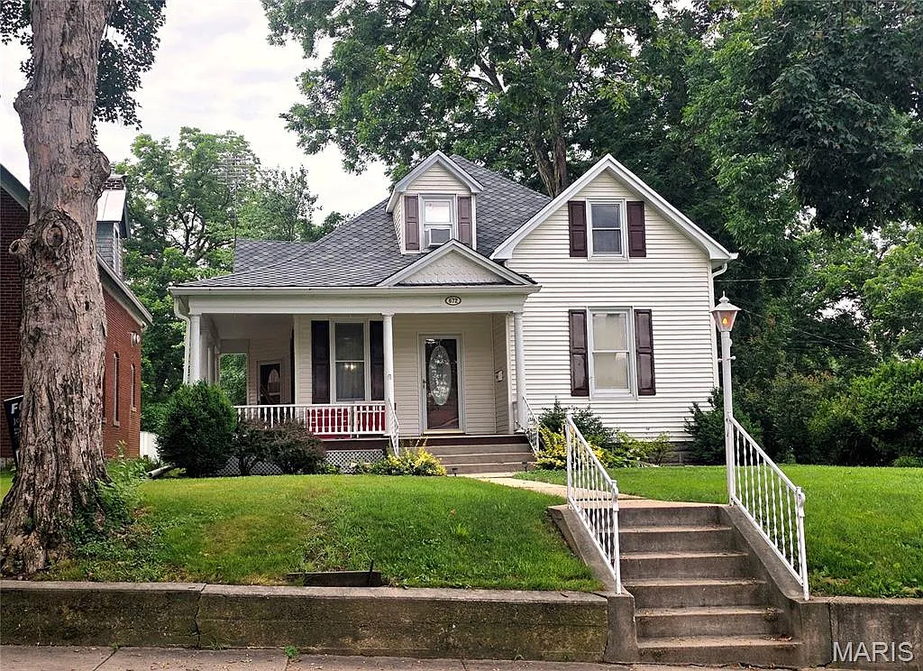 672 Jefferson St photo 1