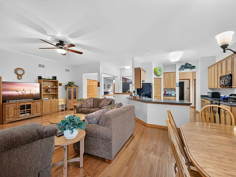 3565 Ayres Dr — Photo 10