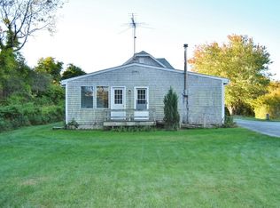 138 S Ferry Rd, Narragansett, RI 02882