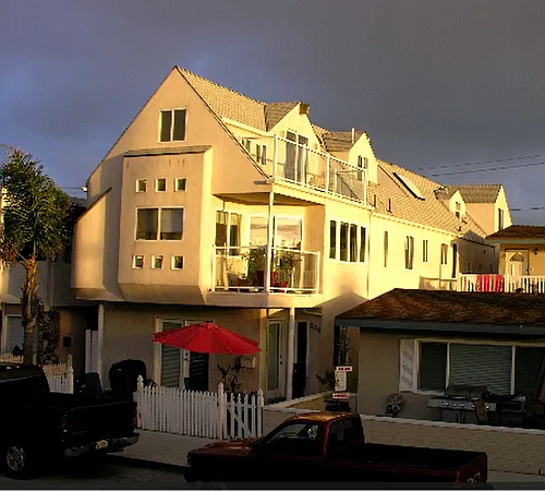 206 1/2 30th St Photo 1