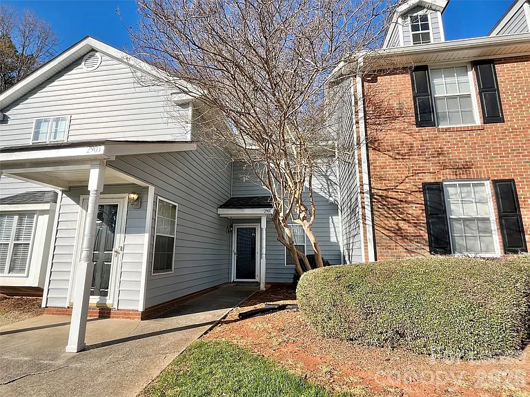 2901 Iron Gate Ln — Photo 3