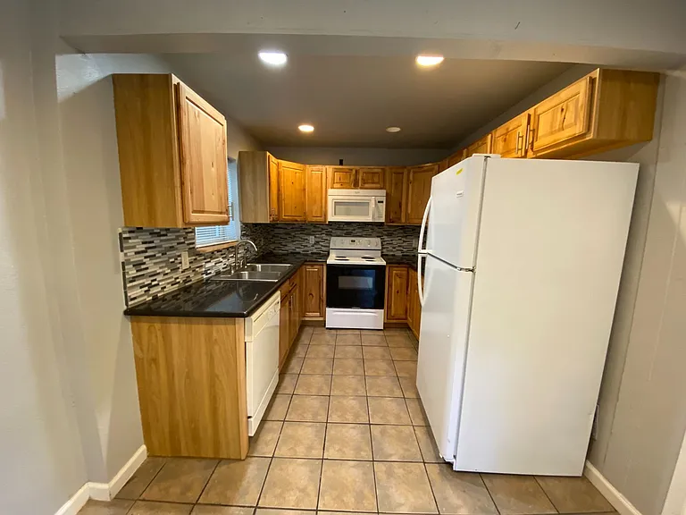 2830 San Gabriel Street — Photo 5