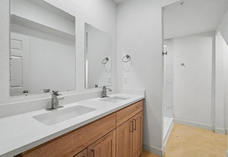 908 Indiana St #B — Photo 11