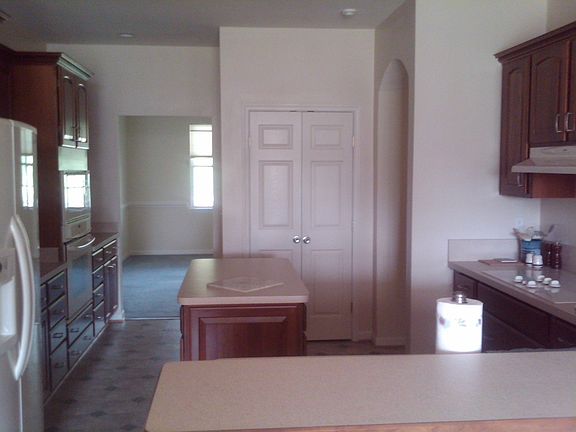 Kitchen w/ pantry
