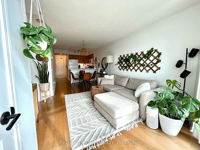28 Harrison Garden Blvd #1007 — Photo 8