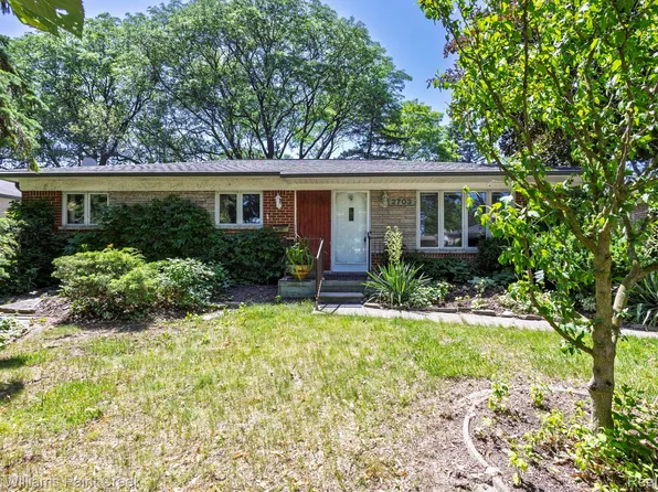 2703 Downey Dr, Troy, MI 48083
