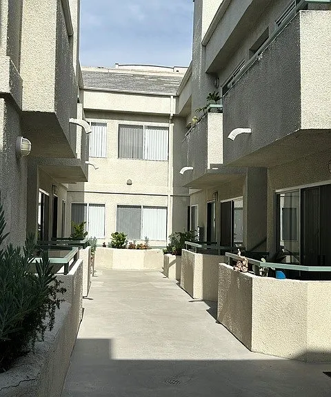 Camarillo Apartments — Photo 1