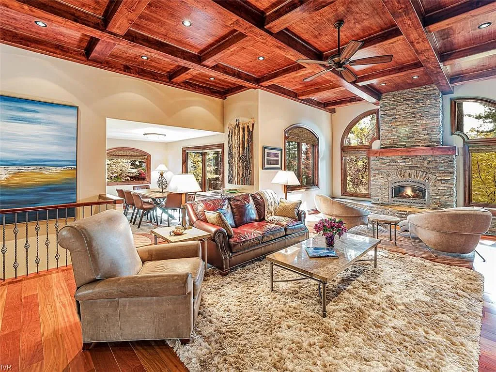 348 Winding Way photo 1