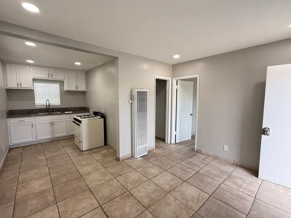 10120 California Ave APT B, South Gate, CA 90280