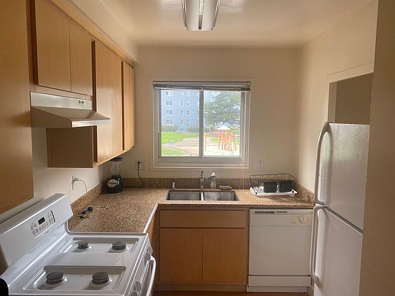 4th image of 321 Arballo Dr