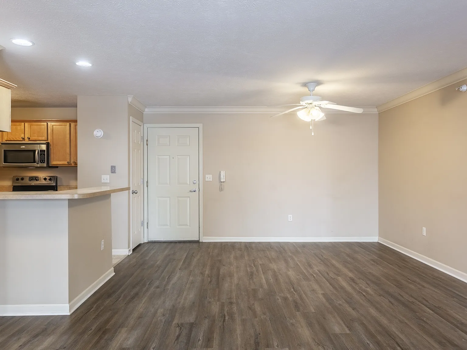 Square 131 - 4880 - 12 Plex — Photo 4