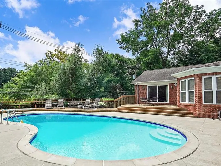 2487 Parcells Cir — Photo 3