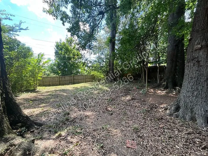 405 Plymouth Ave — Photo 15