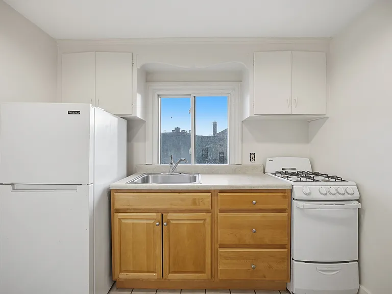 4 Canterbury Rd #3 — Photo 3