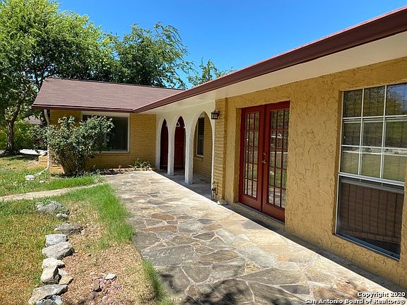 3rd image of 206 Glenn Oaks Dr