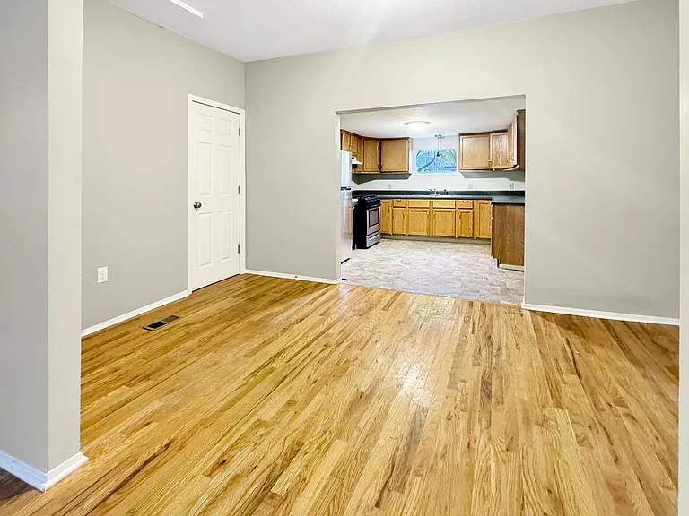 314 Indiana Ave NW — Photo 3
