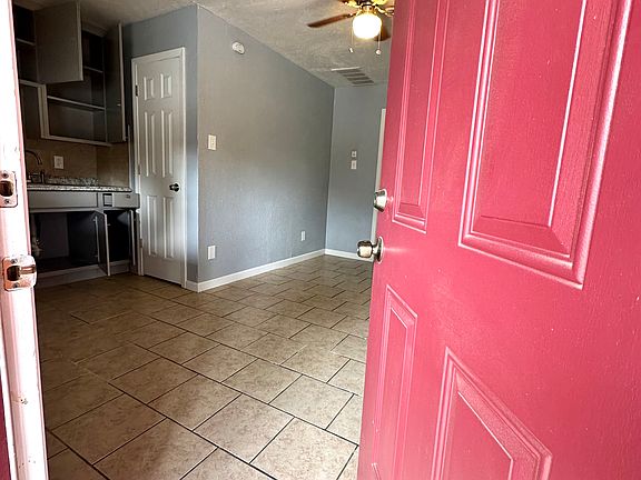 2nd image of 922 Oakland Dr