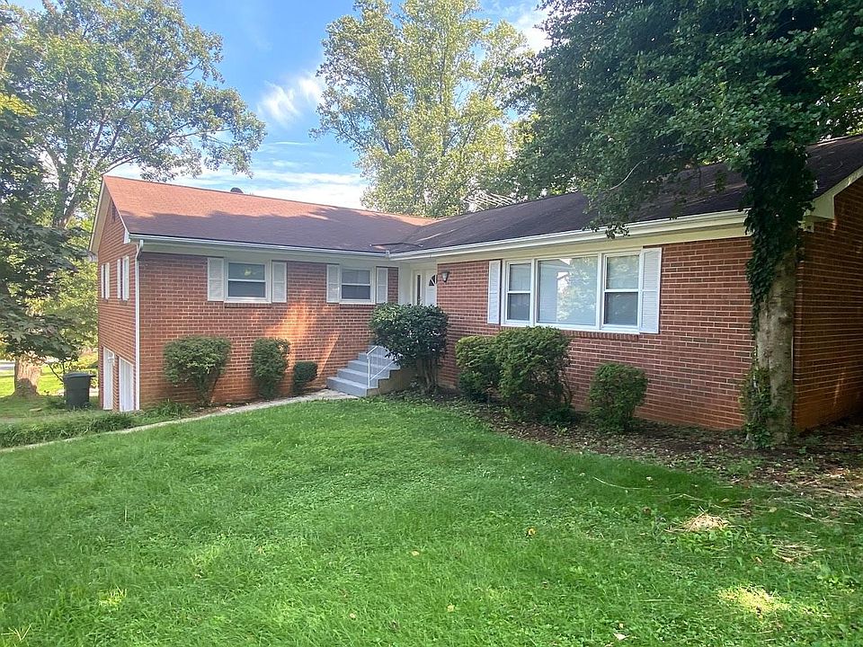1st image of 2211 Pommel Dr