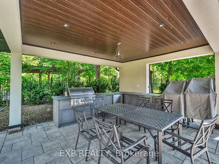 606 Lakeshore Rd W — Photo 43
